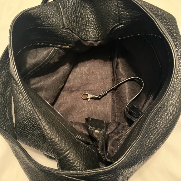 Michael Kors classic hobo bag - Picture 3 of 3